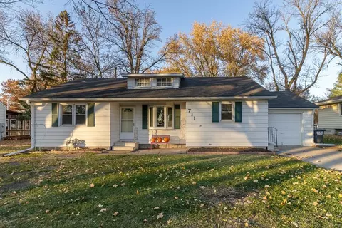 711 E Blue Earth St, Lake Crystal, MN 56055
