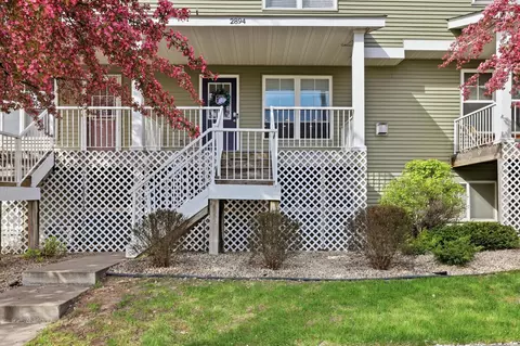 2894 Clover Ridge Dr, Chaska, MN 55318