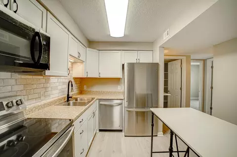 2680 Oxford St N #132, Roseville, MN 55113