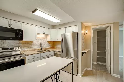 2680 Oxford St N #132, Roseville, MN 55113