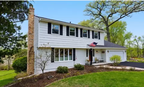 1085 Oak Cir, Wayzata, MN 55391
