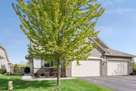 9496 River Rock Dr S, Chanhassen, MN 55317