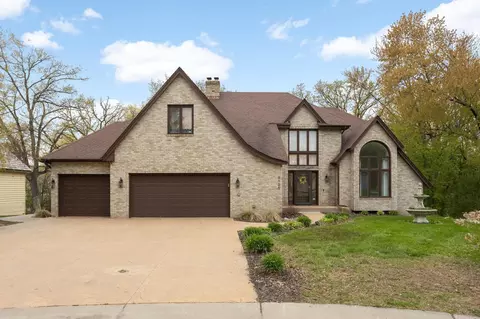 6135 Berkshire Ln N, Plymouth, MN 55446