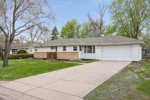 9858 93rd Pl N, Maple Grove, MN 55369