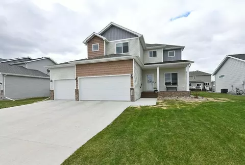 6620 57th Ave S, Fargo, ND 58104