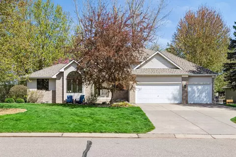 321 Dunbar Way, Mahtomedi, MN 55115