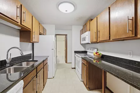 175 County Road B2 E #203, Little Canada, MN 55117