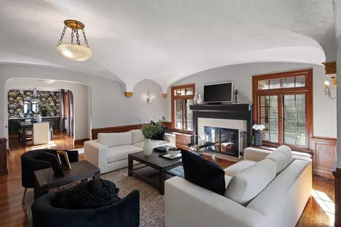 1613 W Franklin Ave, Minneapolis, MN 55405
