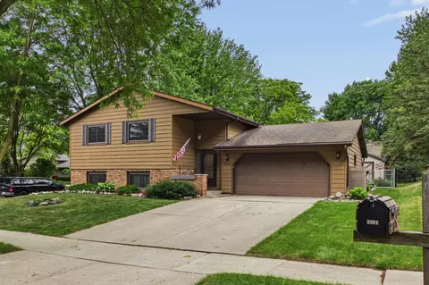 3301 Knob Ln NW, Rochester, MN 55901