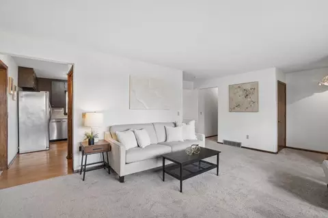 Living - 815 Myrtle St, Buffalo, MN 55313 photo 3 of 5