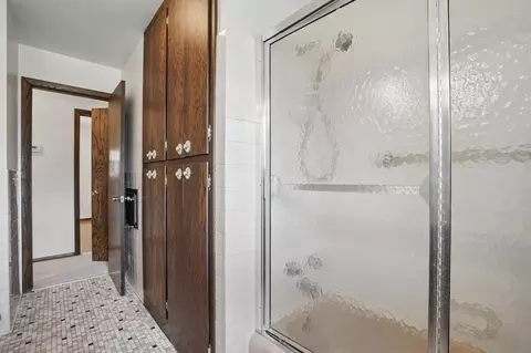 Bath - 815 Myrtle St, Buffalo, MN 55313 photo 2 of 4