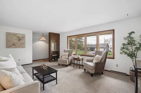 Living - 815 Myrtle St, Buffalo, MN 55313 photo 2 of 5