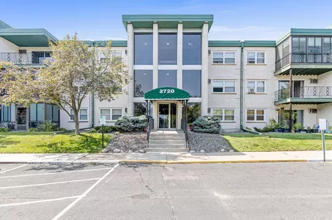 2720 Dale St N #C207, Roseville, MN 55113