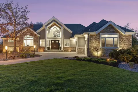 1065 Bayside Ln, Minnetrista, MN 55364