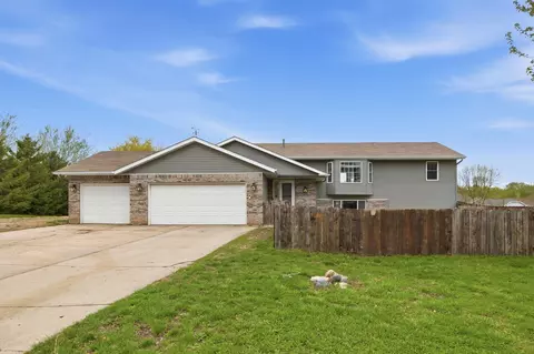 618 Hunter Cir, Winsted, MN 55395