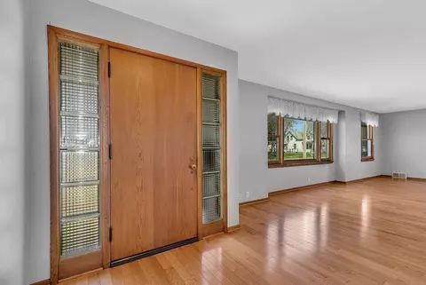 Entry Way - 900 14th Ave S, Saint Cloud, MN 56301 photo 1 of 2