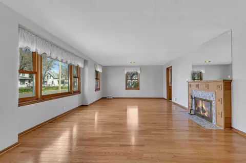 Living - 900 14th Ave S, Saint Cloud, MN 56301 photo 1 of 4