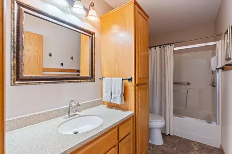 Bath - 13196 Meredith Dr, Baxter, MN 56425 photo 1 of 2