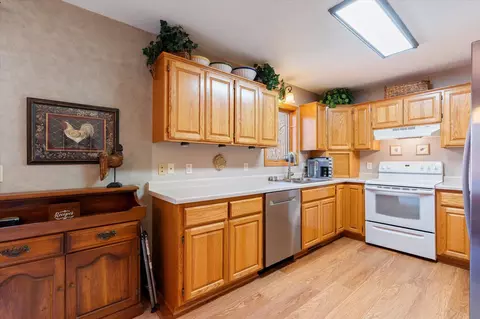 Kitchen - 13196 Meredith Dr, Baxter, MN 56425 photo 1 of 2