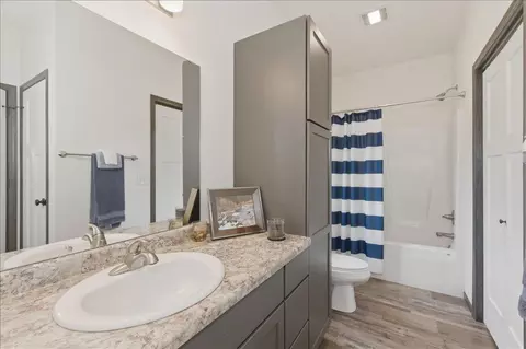 Bath - 6152 Homestead Rd, Duluth, MN 55804 photo 1 of 1