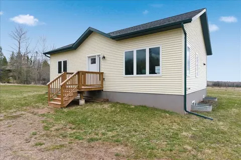 Exterior - 6152 Homestead Rd, Duluth, MN 55804 photo 2 of 3