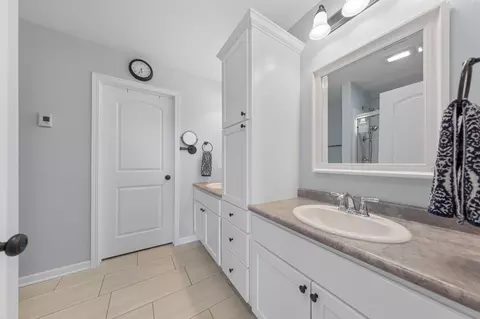 Bath - 2070 Pratt Cir, Saint Peter, MN 56082 photo 2 of 4