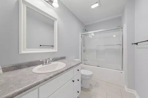 Bath - 2070 Pratt Cir, Saint Peter, MN 56082 photo 4 of 4