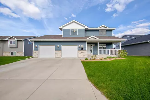 Exterior - 2070 Pratt Cir, Saint Peter, MN 56082 photo 2 of 11