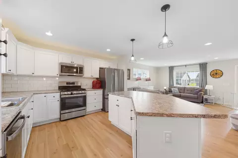 Kitchen - 2070 Pratt Cir, Saint Peter, MN 56082 photo 2 of 6
