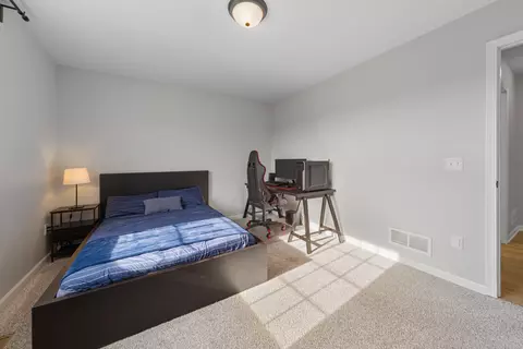 Bedroom - 2070 Pratt Cir, Saint Peter, MN 56082 photo 6 of 8