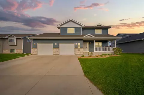 2070 Pratt Cir, Saint Peter, MN 56082