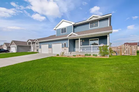 Exterior - 2070 Pratt Cir, Saint Peter, MN 56082 photo 3 of 11