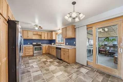 Kitchen - 833 Lewis Pl, Saint Cloud, MN 56301 photo 3 of 6