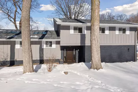 17100 Hampton Ct, Minnetonka, MN 55345