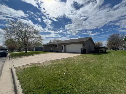 809 10th St S, Sauk Centre, MN 56378