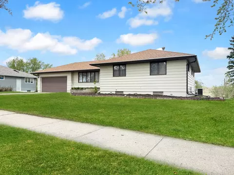 873 S Hampton St, Fairmont, MN 56031