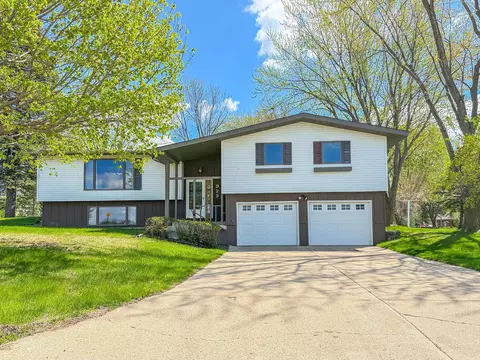 923 Summit Dr, Fairmont, MN 56031