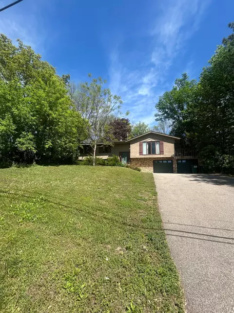5905 Country Club Rd, Excelsior, MN 55331