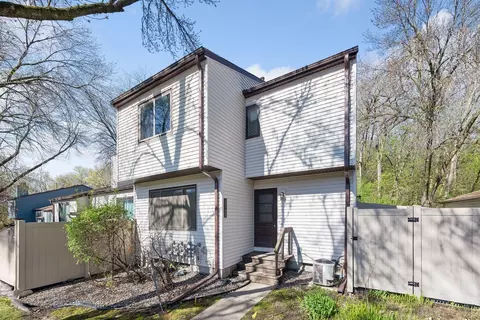 6342 Saint Johns Dr, Eden Prairie, MN 55346