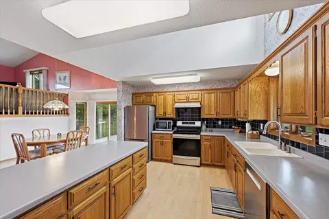 Kitchen - 14435 Pineview Dr, Becker, MN 55308 photo 3 of 6