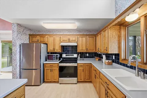 Kitchen - 14435 Pineview Dr, Becker, MN 55308 photo 5 of 6