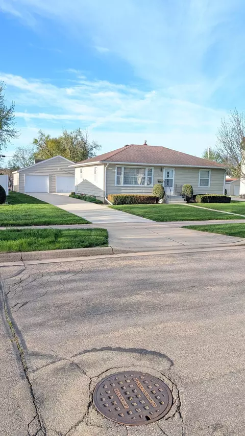 2008 2nd Ave SE, Austin, MN 55912