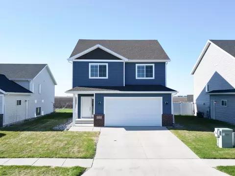 1221 46th Ave S, Moorhead, MN 56560
