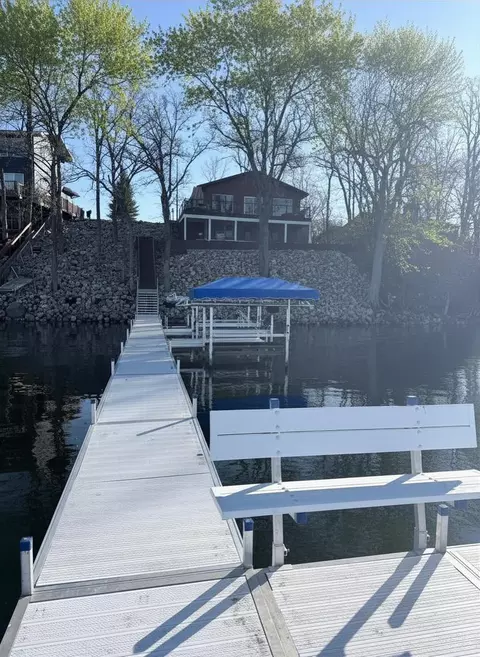 51216 Pelican Point Dr, Detroit Lakes, MN 56501