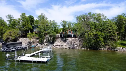 51216 Pelican Point Dr, Detroit Lakes, MN 56501
