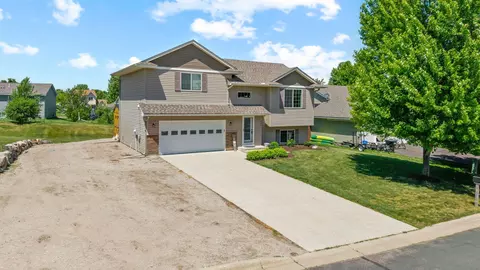 202 Summerfield Ln, Waverly, MN 55390