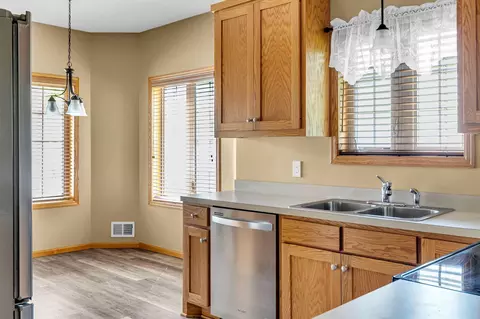 321 Summer Pl E, Maplewood, MN 55117 photo 5