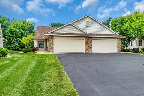 321 Summer Pl E, Maplewood, MN 55117 photo 2