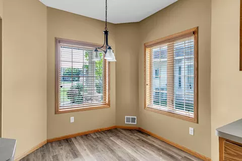 321 Summer Pl E, Maplewood, MN 55117 photo 9