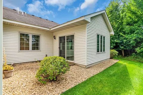 321 Summer Pl E, Maplewood, MN 55117 photo 30